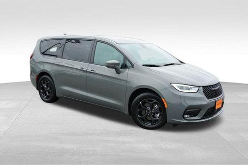 2022 Chrysler Pacifica Hybrid Touring L