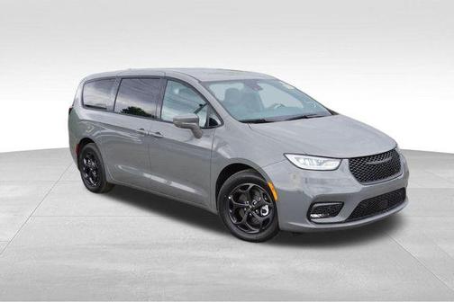 2022 Chrysler Pacifica Hybrid Touring L
