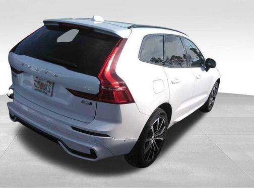 2024 Volvo XC60 B5 Plus Dark Theme