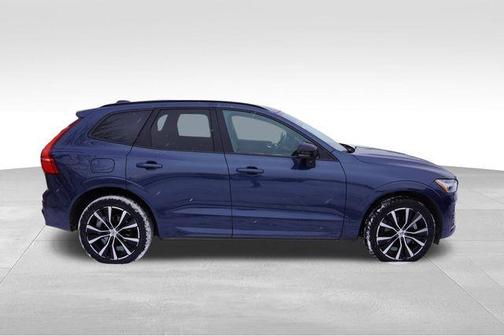 2024 Volvo XC60 B5 Plus Dark Theme