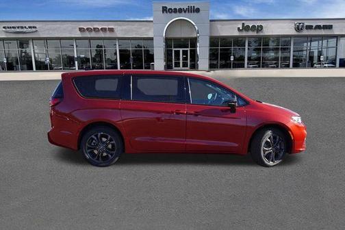 2026 Chrysler Pacifica Select