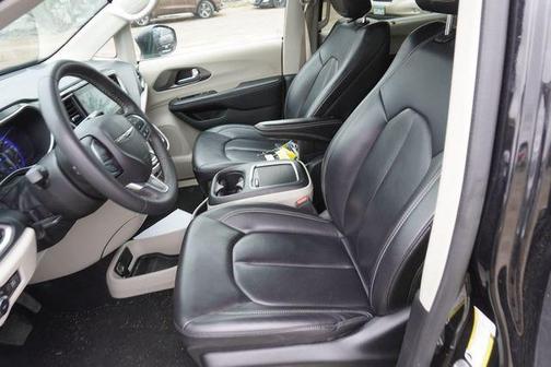 2023 Chrysler Pacifica Touring-L