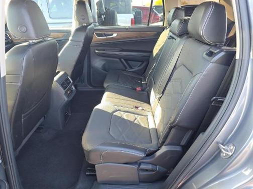 Platinum Gray Metallic 2024 Volkswagen Atlas 2.0T SE