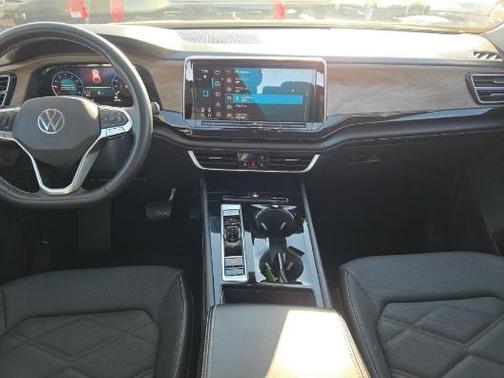 Platinum Gray Metallic 2024 Volkswagen Atlas 2.0T SE