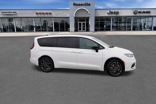 2026 Chrysler Pacifica Select