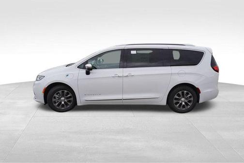 2025 Chrysler Pacifica Hybrid Pinnacle