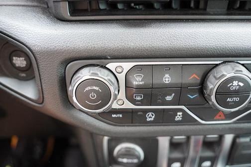 Granite Crystal Clearcoat Metallic 2025 Jeep Wrangler Sport