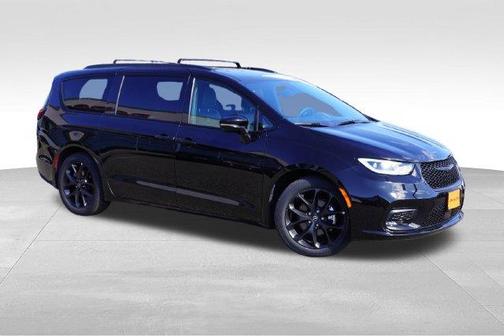 Diamond Black 2025 Chrysler Pacifica Limited