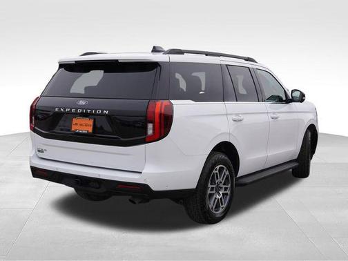 Oxford White 2025 Ford Expedition Active