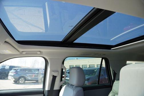 Oxford White 2025 Ford Expedition Active