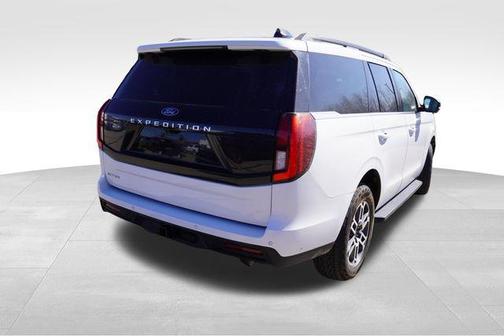 Oxford White 2025 Ford Expedition Active