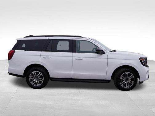 Oxford White 2025 Ford Expedition Active