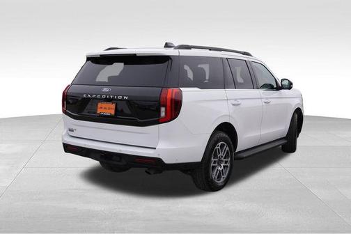 Oxford White 2025 Ford Expedition Active