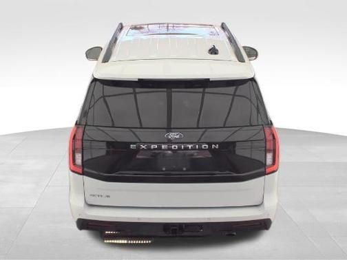 Oxford White 2025 Ford Expedition Active