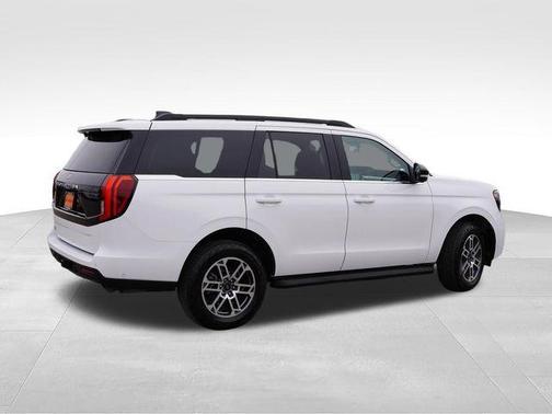 Oxford White 2025 Ford Expedition Active