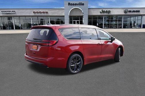 2026 Chrysler Pacifica Select