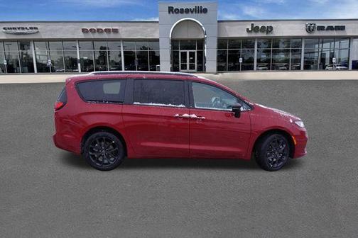 2026 Chrysler Pacifica Select