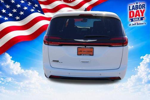 Bright White Clearcoat 2026 Chrysler Pacifica Select