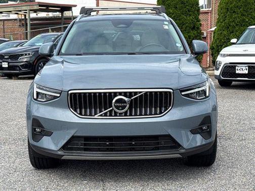 2023 Volvo XC40 B5 Plus Bright Theme