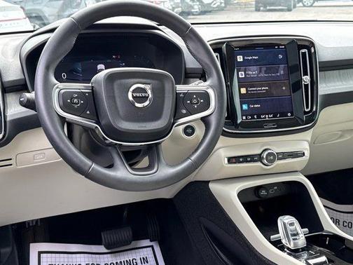 2023 Volvo XC40 B5 Plus Bright Theme