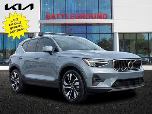 2023 Volvo XC40 B5 Plus Bright Theme