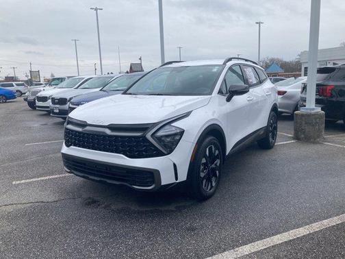 Glacial White Pearl 2023 Kia Sportage X-Line