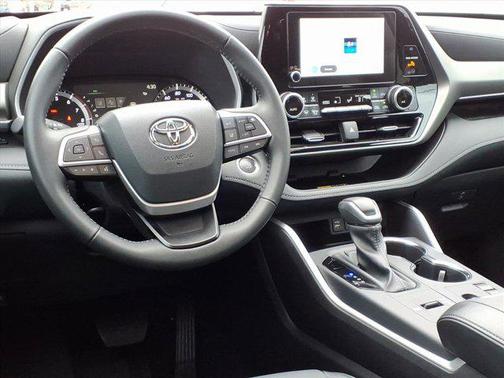 2025 Toyota Highlander XLE