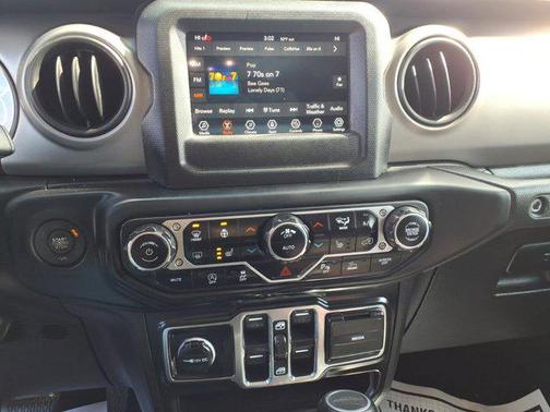 Granite Crystal Metallic Clearcoat 2021 Jeep Gladiator Willys 4x4