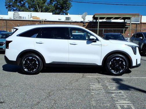 Glacial White Pearl 2024 Kia Sorento S