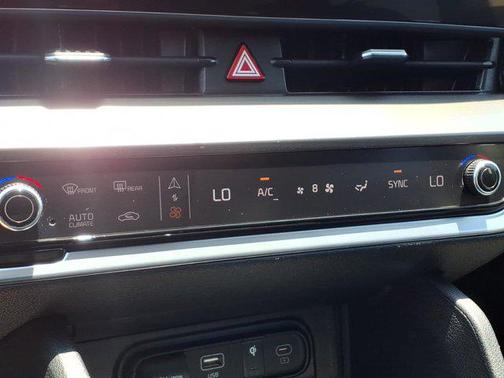Ebony Black 2025 Kia Sportage EX
