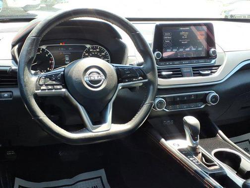 Glacier White 2024 Nissan Altima SR FWD