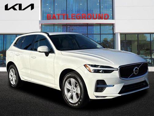 2022 Volvo XC60 B5 Momentum