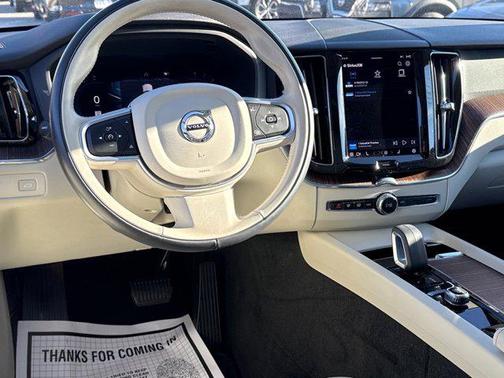 2022 Volvo XC60 B5 Momentum