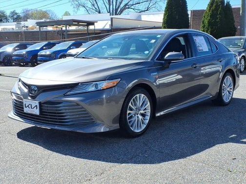 2020 Toyota Camry Hybrid XLE