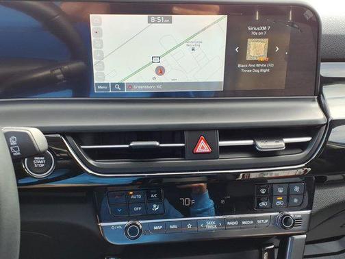 Dark Ocean Blue/White Roof 2024 Kia Seltos S