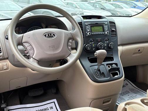2011 Kia Sedona LX