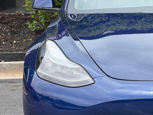 Deep Blue Metallic 2023 Tesla Model 3 Performance