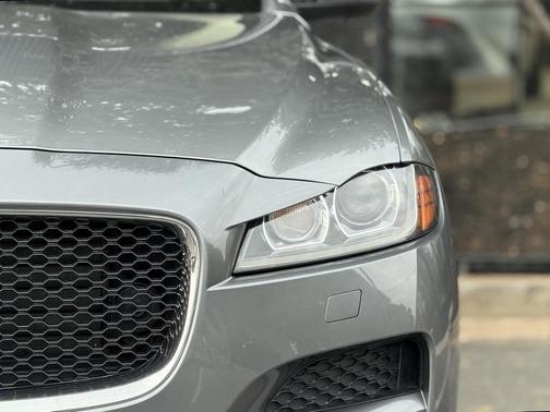 2019 Jaguar F-PACE 30t Premium