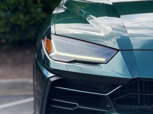 2022 Lamborghini Urus Graphite Capsule
