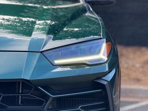 2022 Lamborghini Urus Graphite Capsule