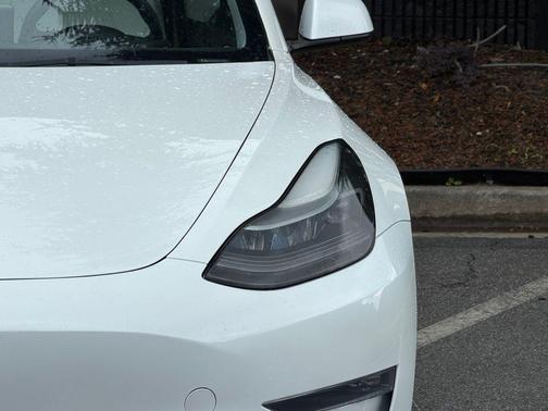 Pearl White Multi-Coat 2022 Tesla Model 3 Long Range