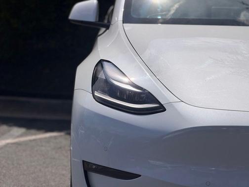 Pearl White Multi-Coat 2021 Tesla Model Y Long Range Dual Motor All-Wheel Drive