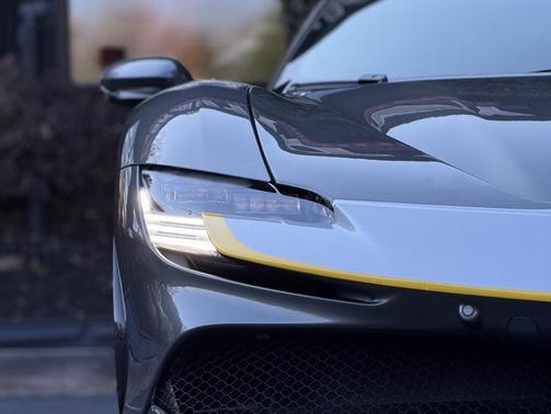 2021 Ferrari SF90 Stradale Base
