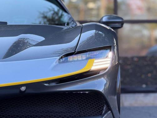 2021 Ferrari SF90 Stradale Base