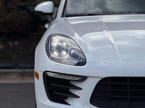 White 2017 Porsche Macan Macan