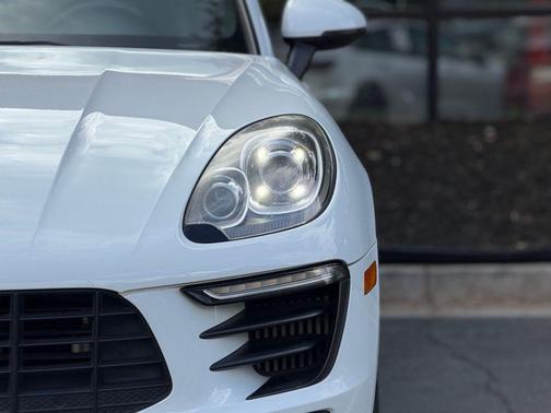 White 2017 Porsche Macan Macan