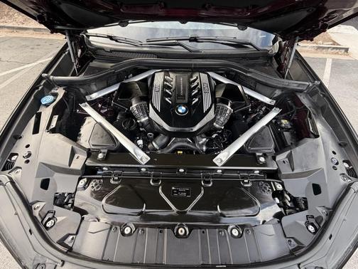 2021 BMW X6 M50i