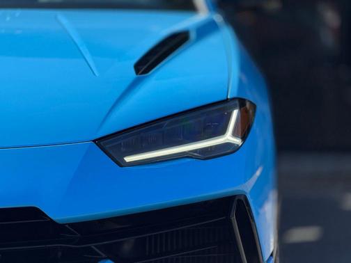 2024 Lamborghini Urus S