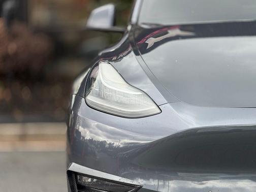 2022 Tesla Model Y Long Range Dual Motor All-Wheel Drive