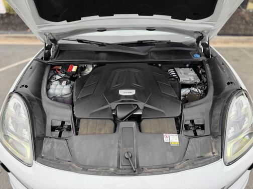 2022 Porsche Cayenne Platinum Edition